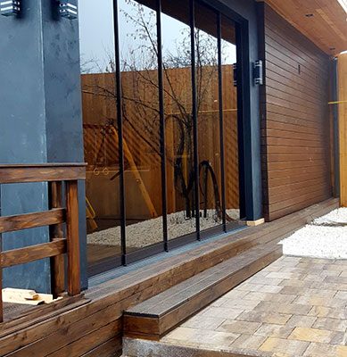 Раздвижное остекление беседки