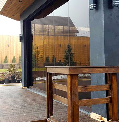 Безрамное остекление беседки