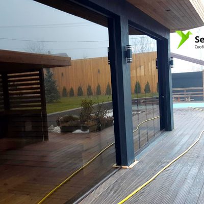 Безрамное остекление беседки